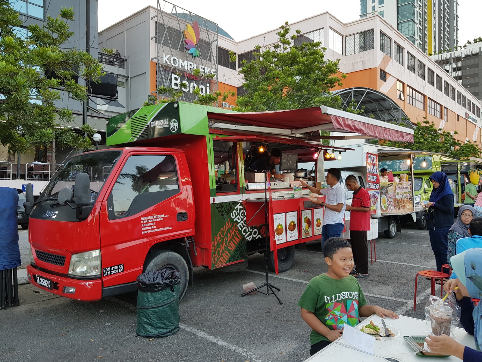 sewa tapak food truck - Jessica McLean