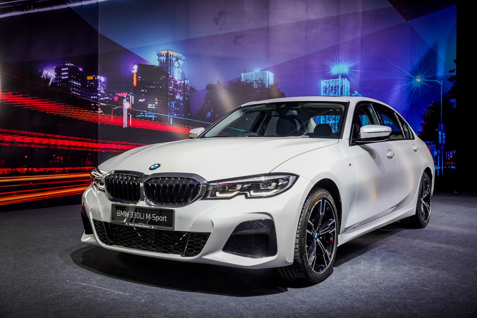  BMW  Malaysia  Mengesahkan Harga  BMW  330Li M Sport yang 